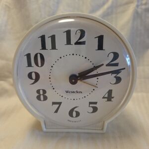 White Round Table Clock - Classic Analog Wall Decor